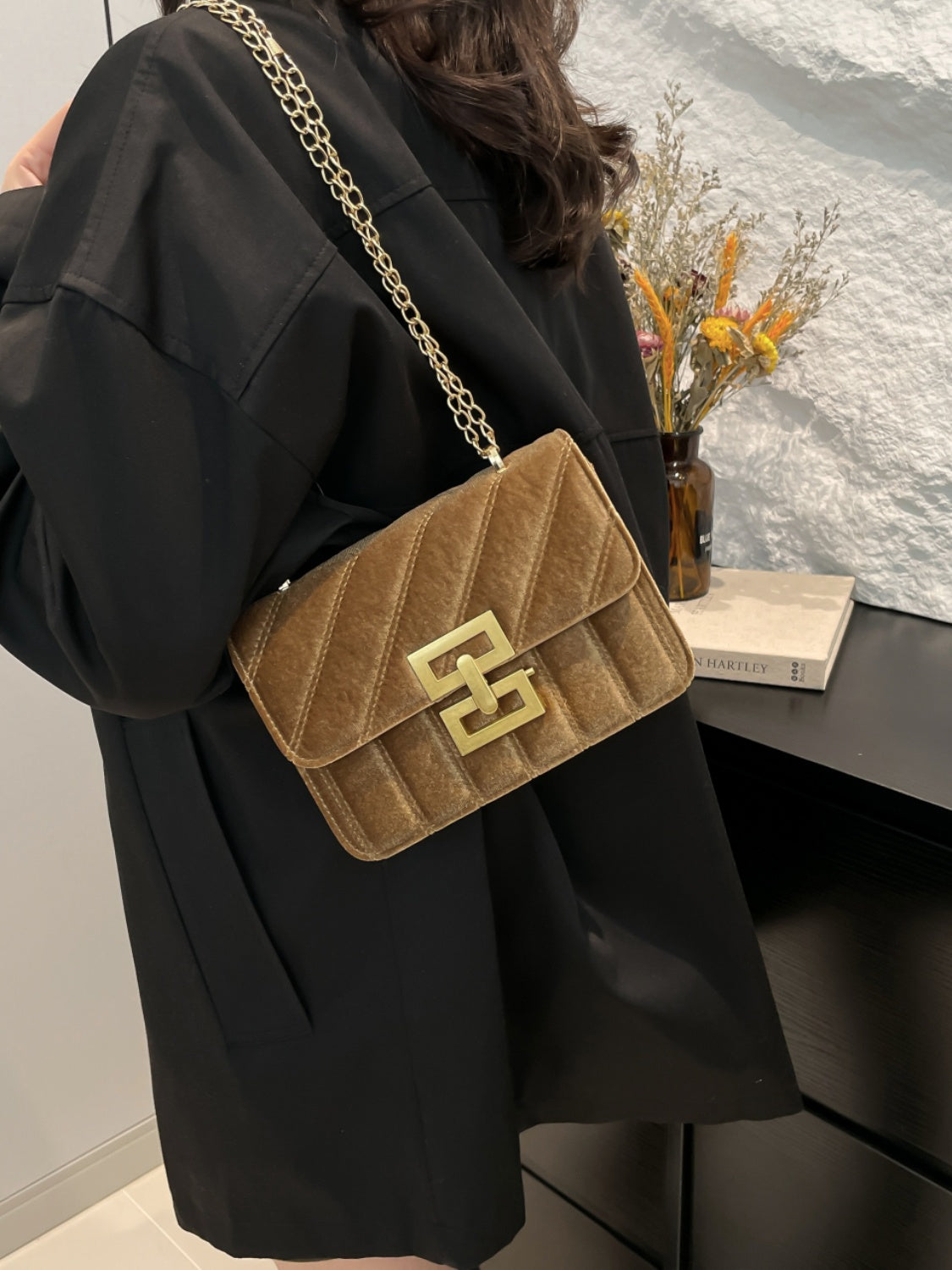 Faux velvet flap shoulder bag with twist lock and chain - MARIGOLD 