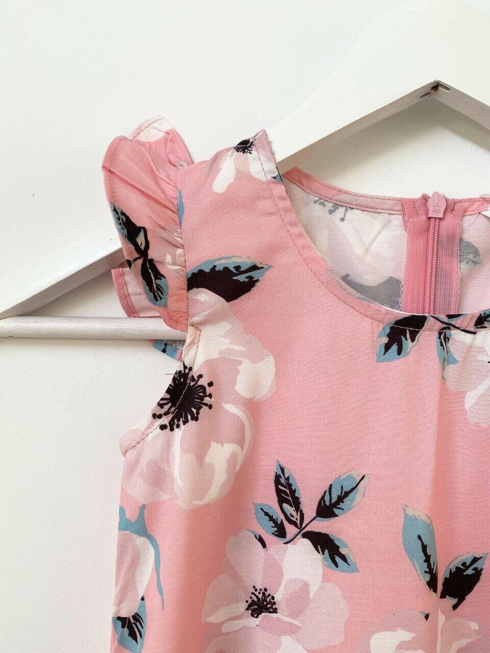 size 3-4 years new  girls dress pretty pink floral flutter sleeve girls dress